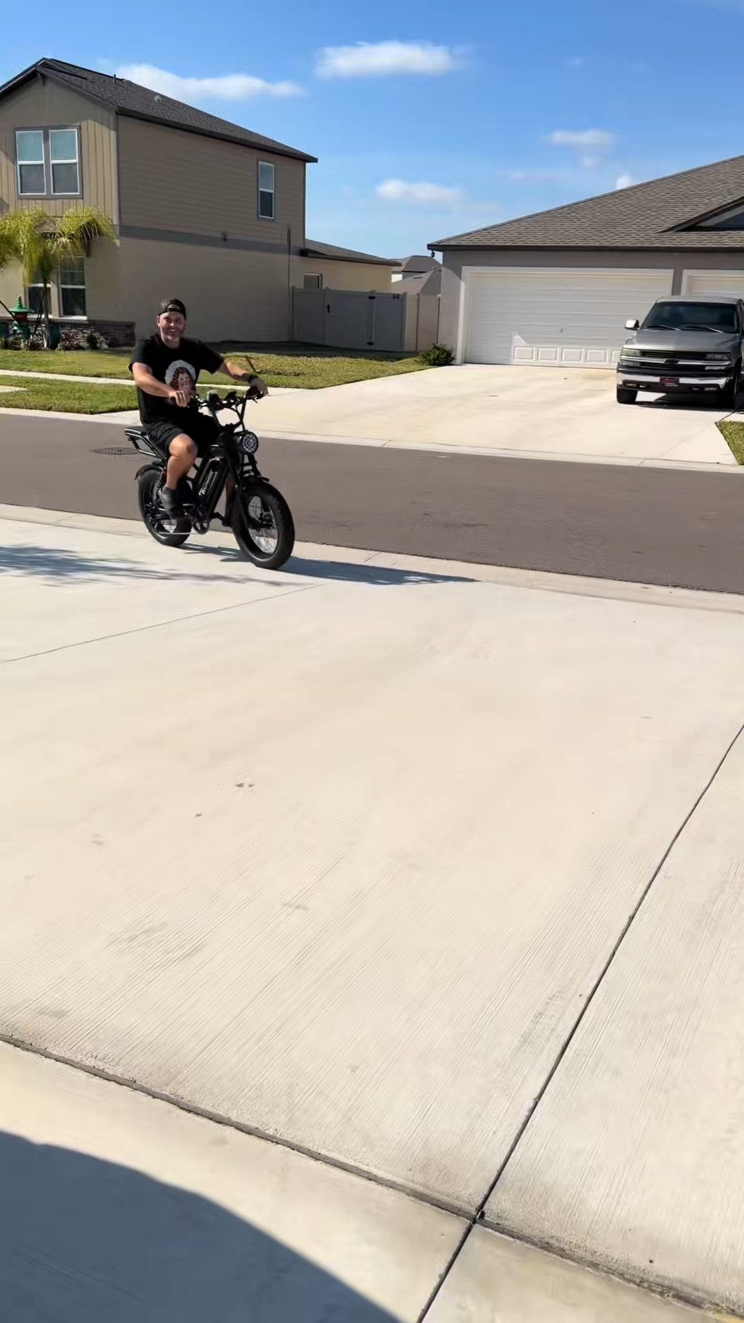 电动自行车 视频封面